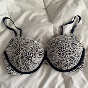 Victoria’s Secret Very Sexy Push-up bra